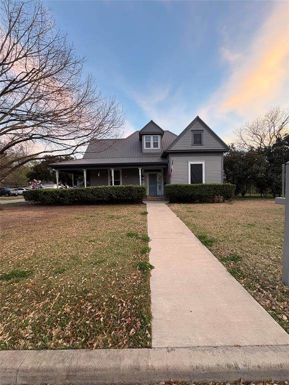 818 Elm Street - Photo 1