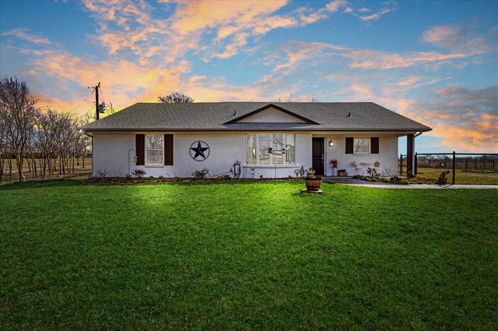 698 Hackberry - Photo 1