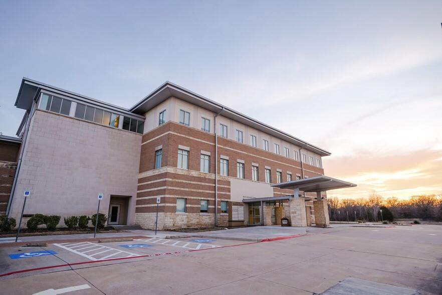 1903 Doctors Hospital Drive - Photo 1