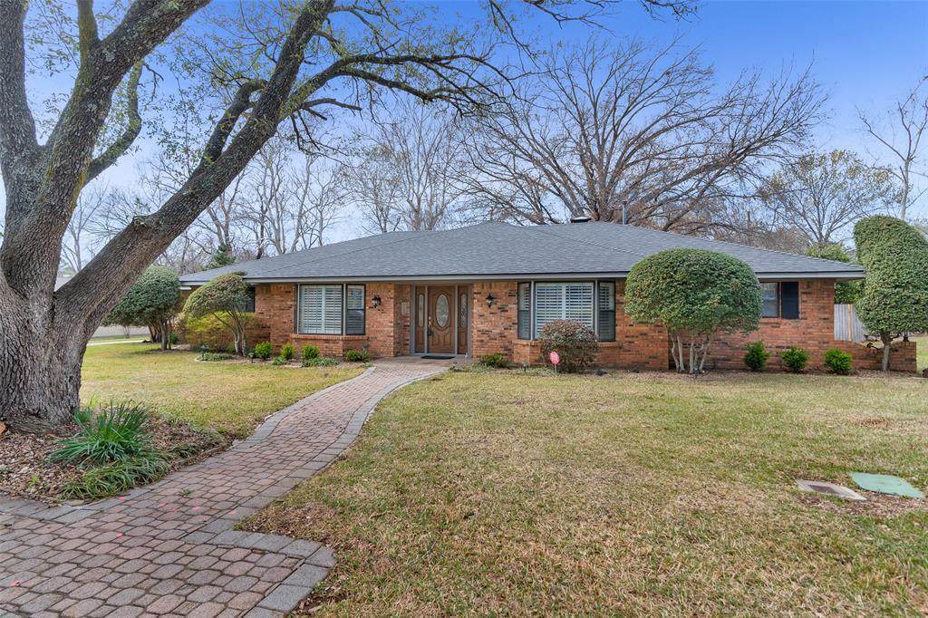 713 Briarwood Drive - Photo 1
