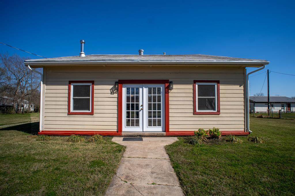 108 Avenue C - Photo 1