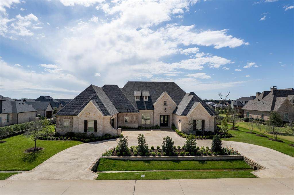 658 Louise Drive - Photo 1