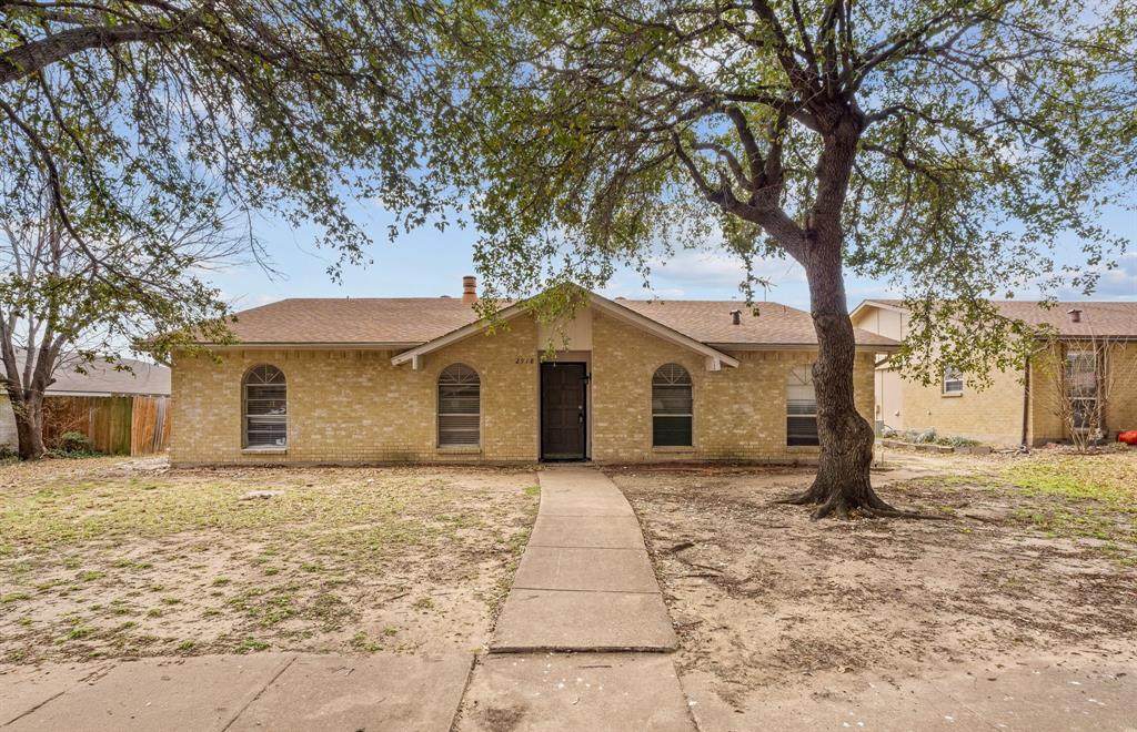 2918 Pinewood Drive - Photo 1
