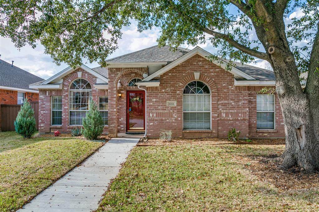1051 Summit Park - Photo 1