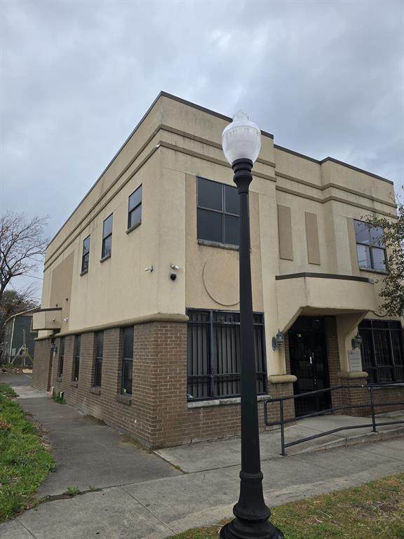 654 Saint Louis Avenue - Photo 1