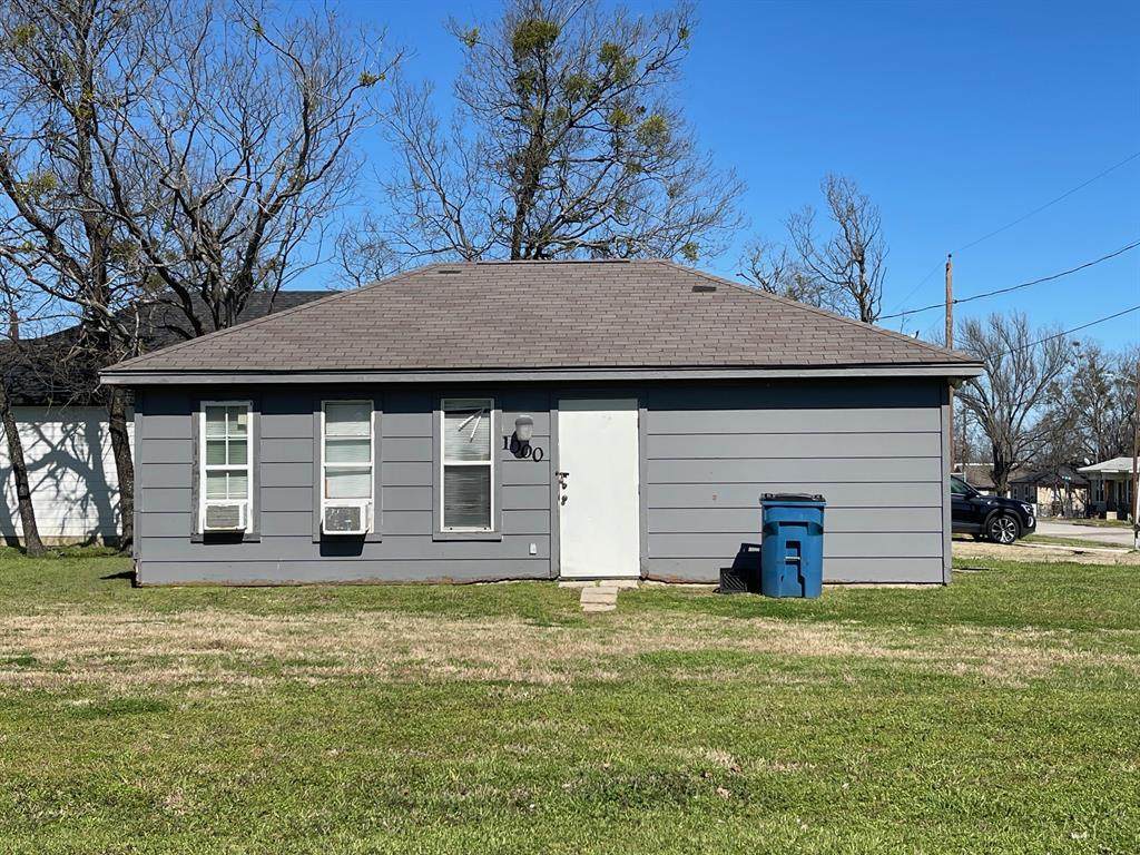 1000 10th Avenue - Photo 1