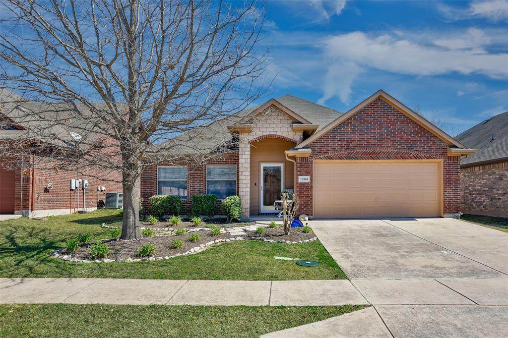 1004 Vintage Avenue - Photo 1