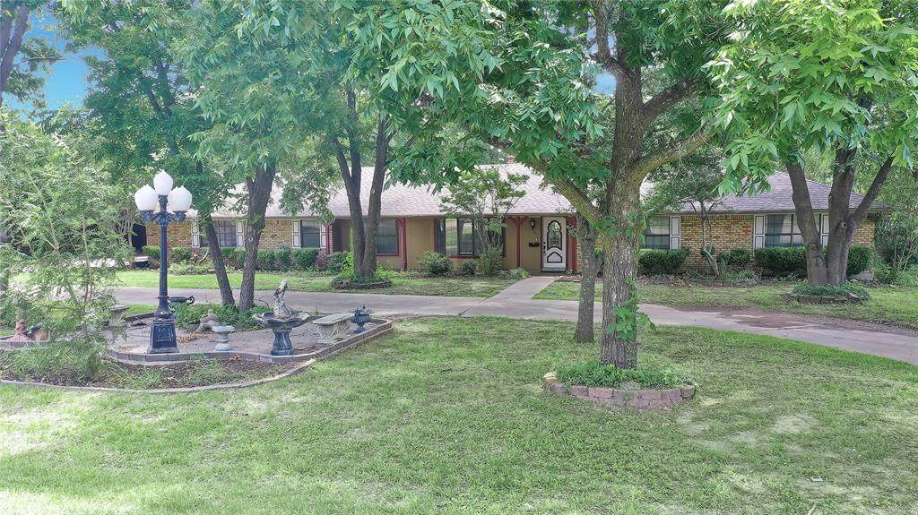 302 Wilcoxson Street - Photo 1