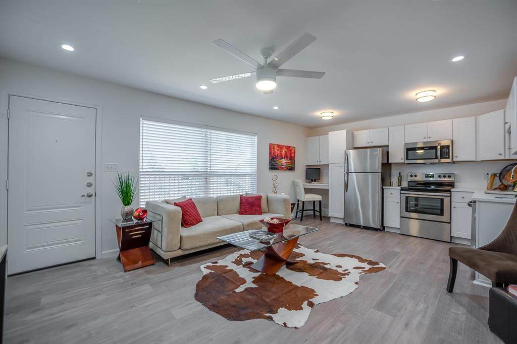 1809 Bennett Avenue - Photo 1