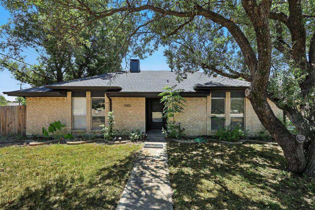 1002 Kingston Drive - Photo 1
