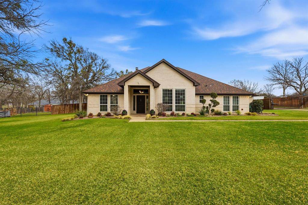 312 Lakeside Oaks Circle - Photo 1