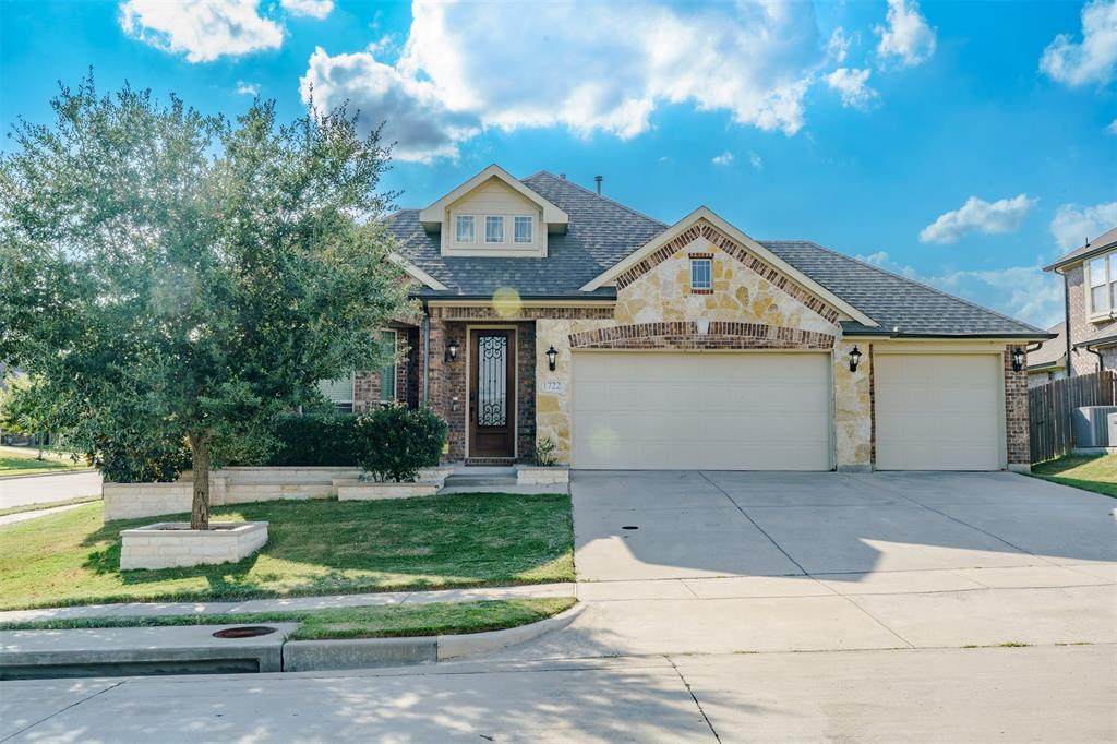 1722 Sandalwood Lane - Photo 1