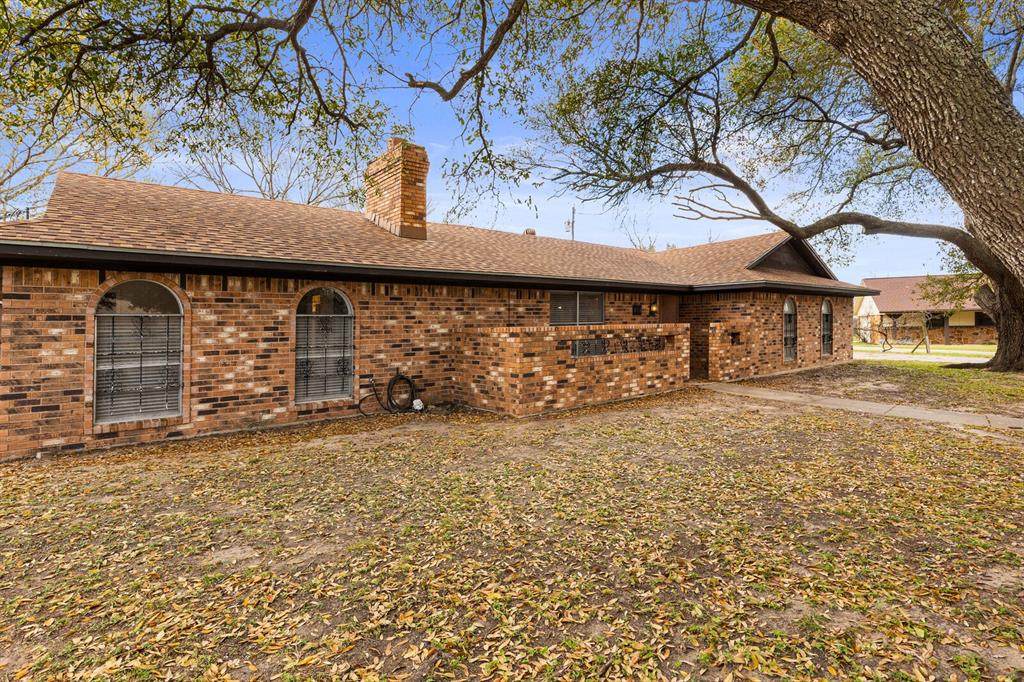 918 Saint Charles Court - Photo 1