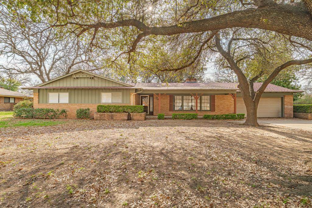 980 Harbin Drive - Photo 1