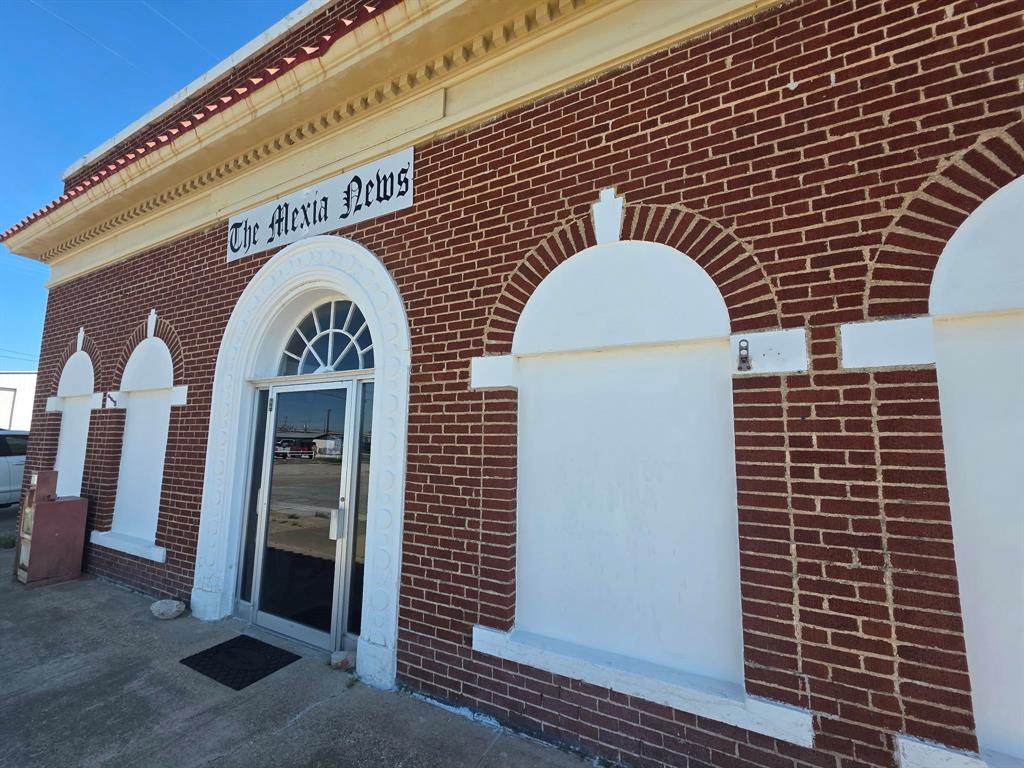 214 Railroad Street - Photo 1