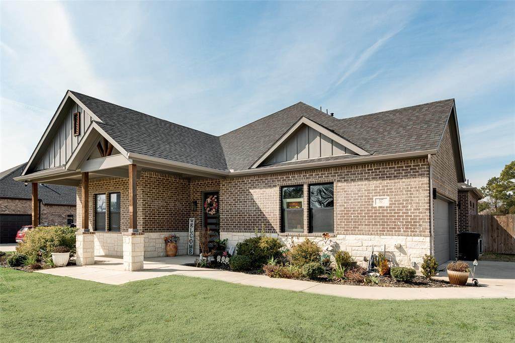 327 Lovers Lane - Photo 1