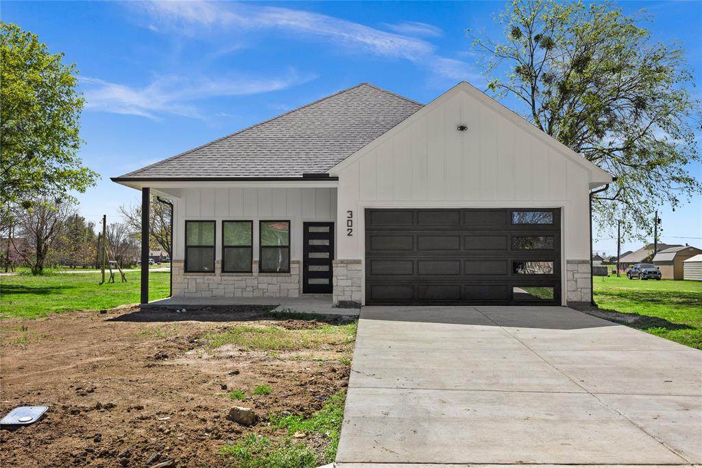 302 Glenwood - Photo 1