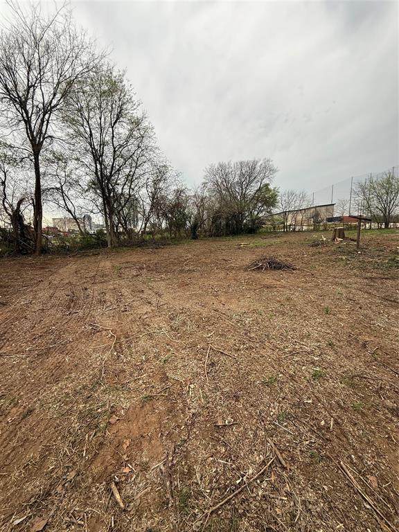 1205 W 2nd Street - Photo 1