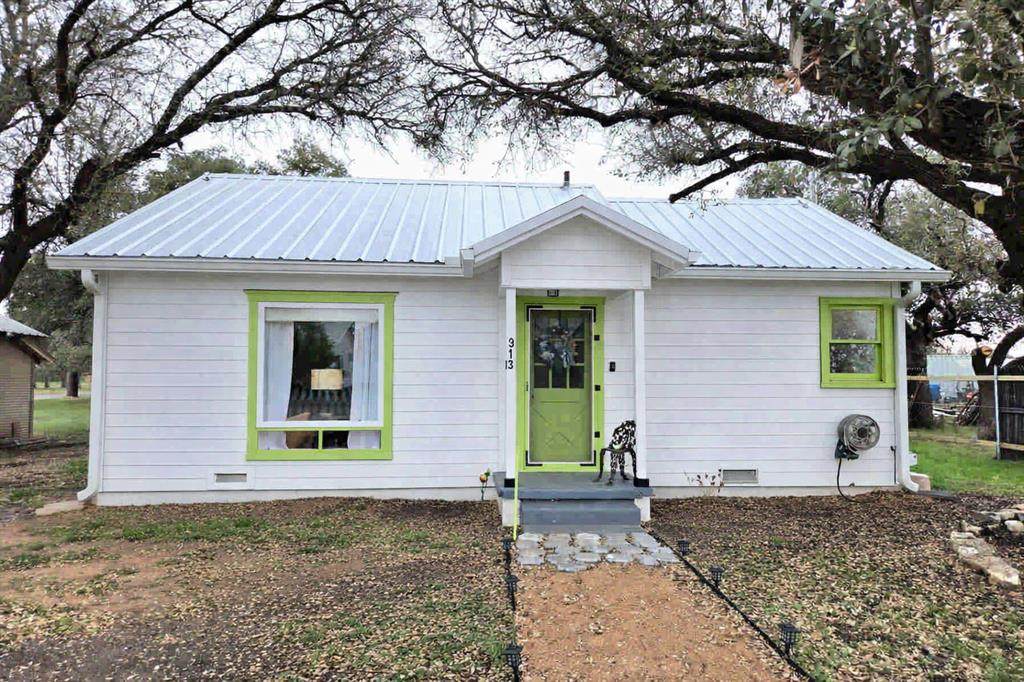 313 King Street - Photo 1