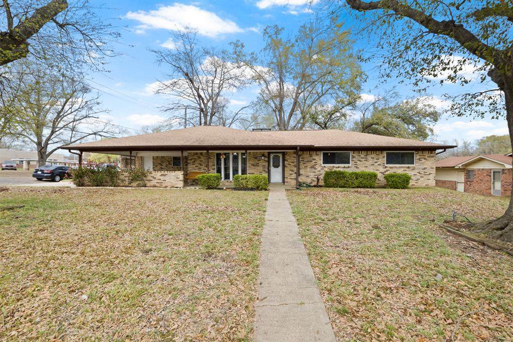 401 Hickory - Photo 1