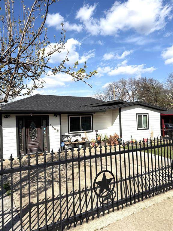 1508 California Parkway - Photo 1