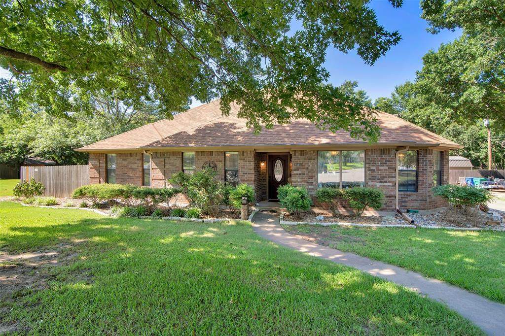2512 Sherwood Drive - Photo 1