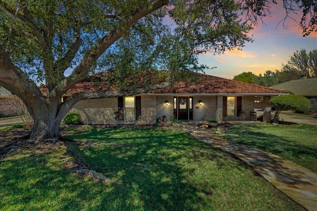 1111 Berkshire Court - Photo 1