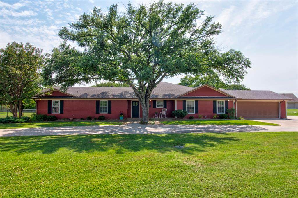 112 Sequoya Drive - Photo 1