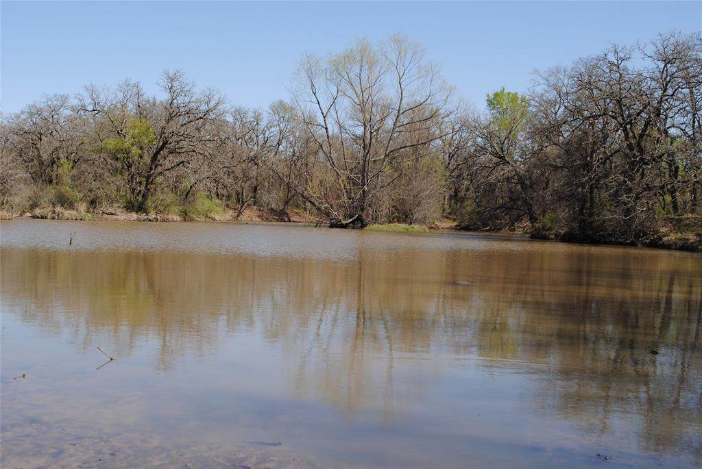 2100 Fm 591 - Photo 1