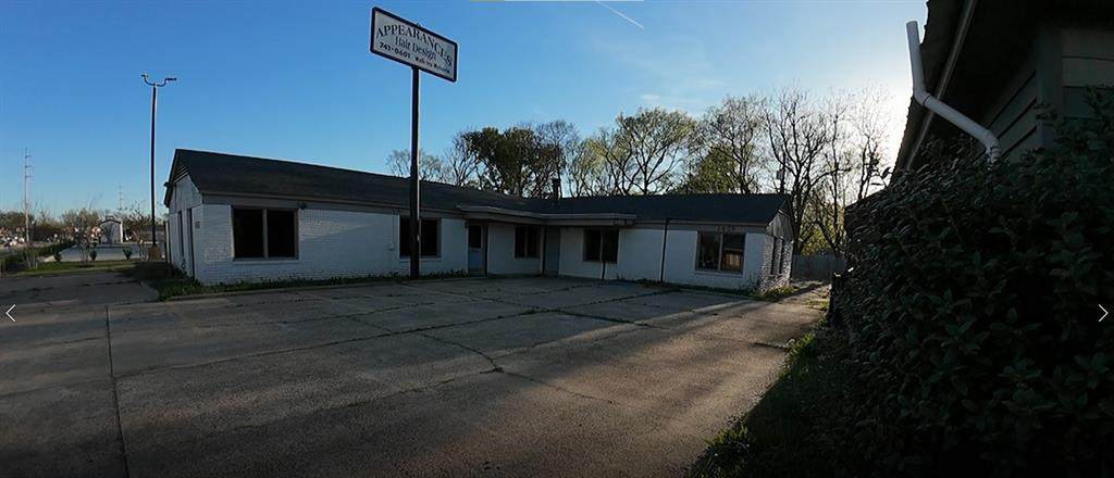 1425 Airline Drive - Photo 1