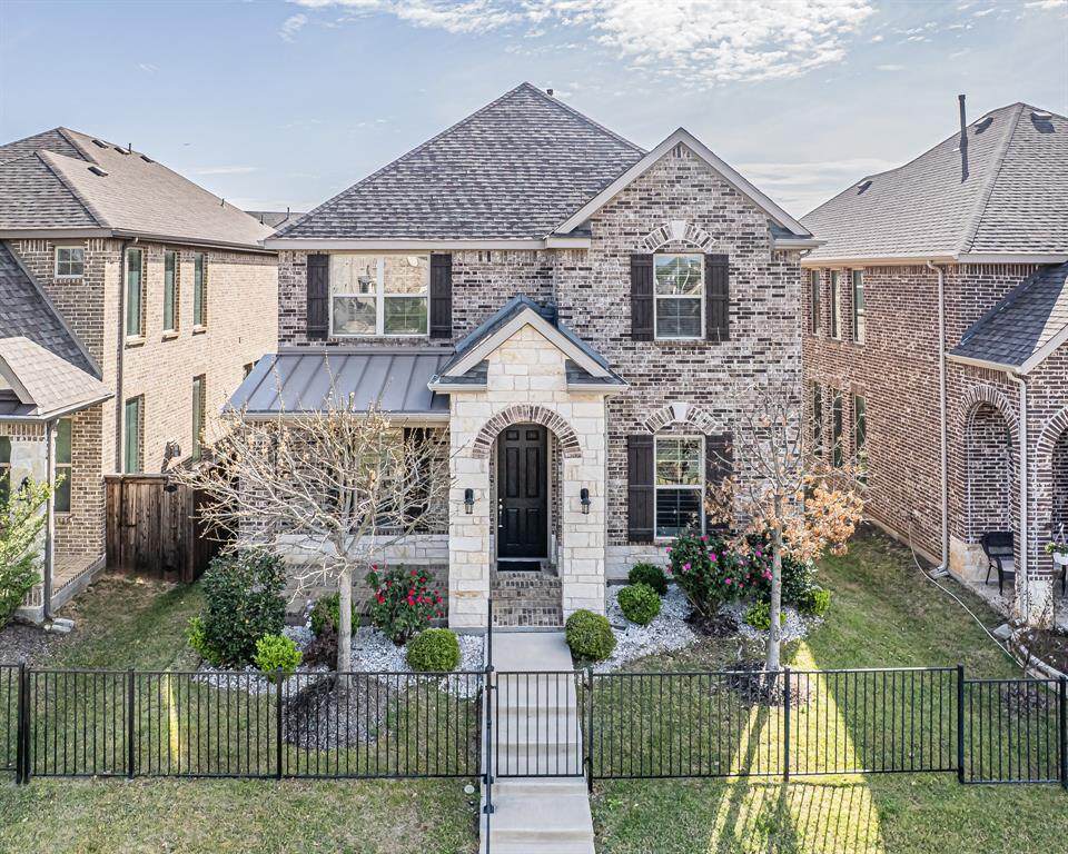 304 Adam Way - Photo 1