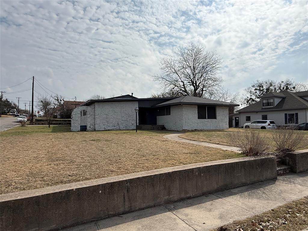 1101 Trinity Street - Photo 1