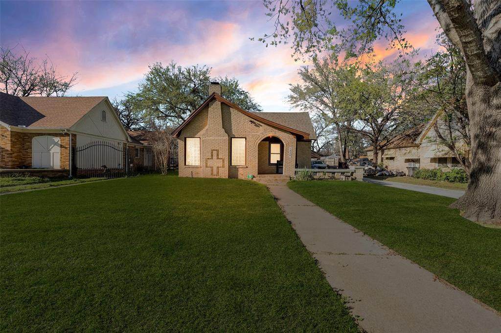 2329 Yucca Avenue - Photo 1