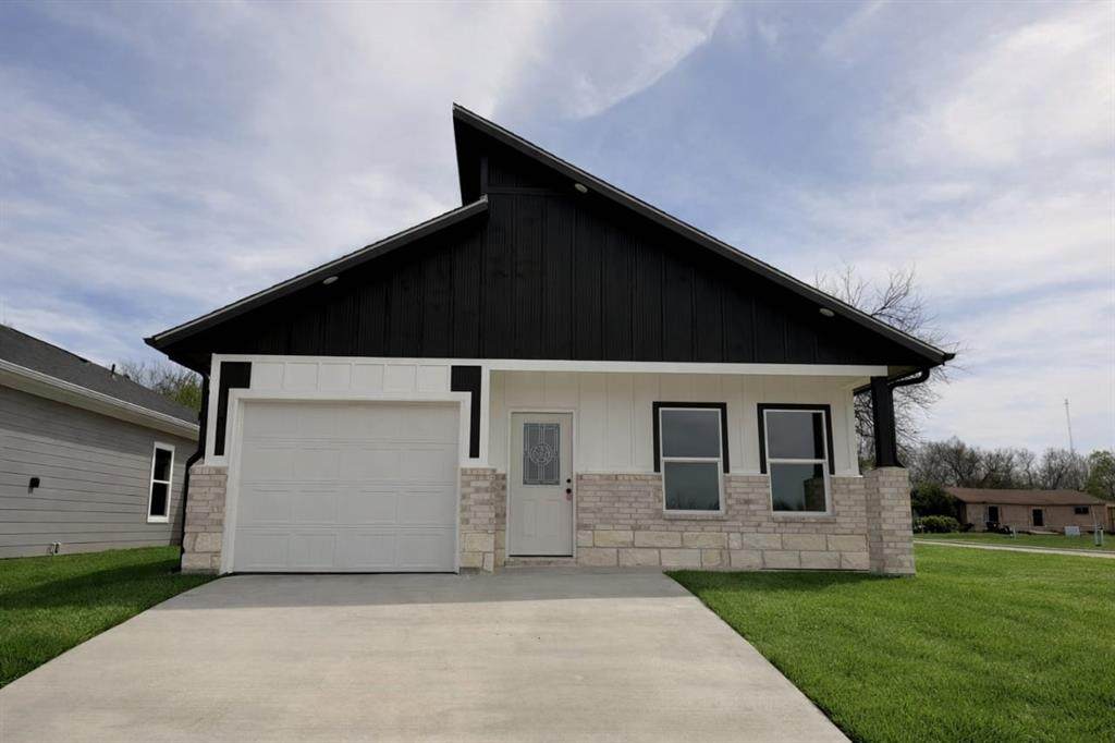 2609 Carver Street - Photo 1
