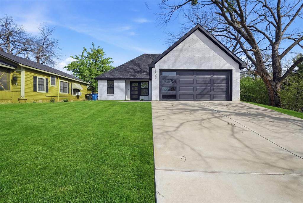 1523 Bond Street - Photo 1