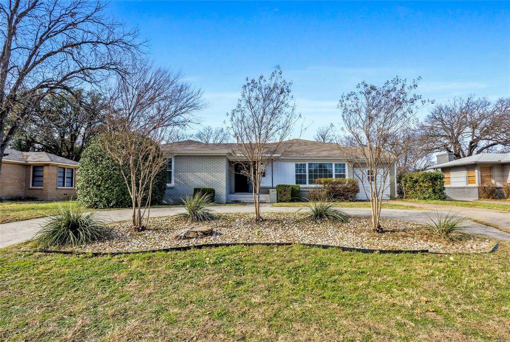 3558 South Drive - Photo 1