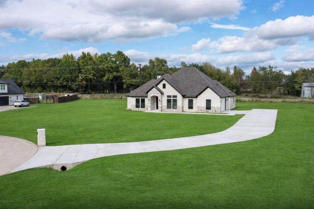 178 Private Road 8642 - Photo 1