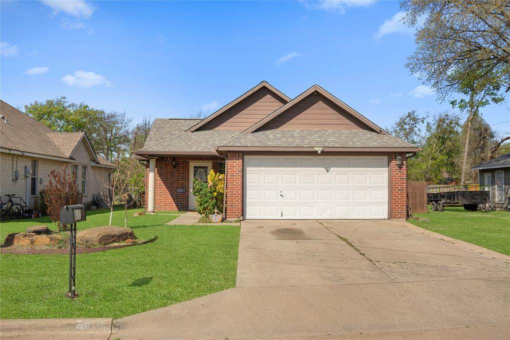 810 Maples Avenue - Photo 1