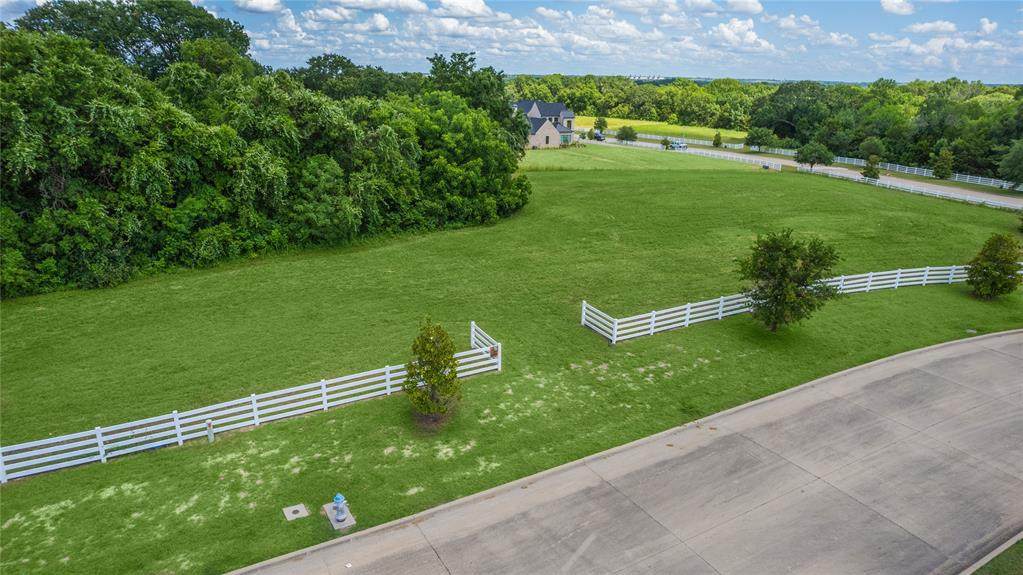 636 East Berkeley Circle - Photo 1