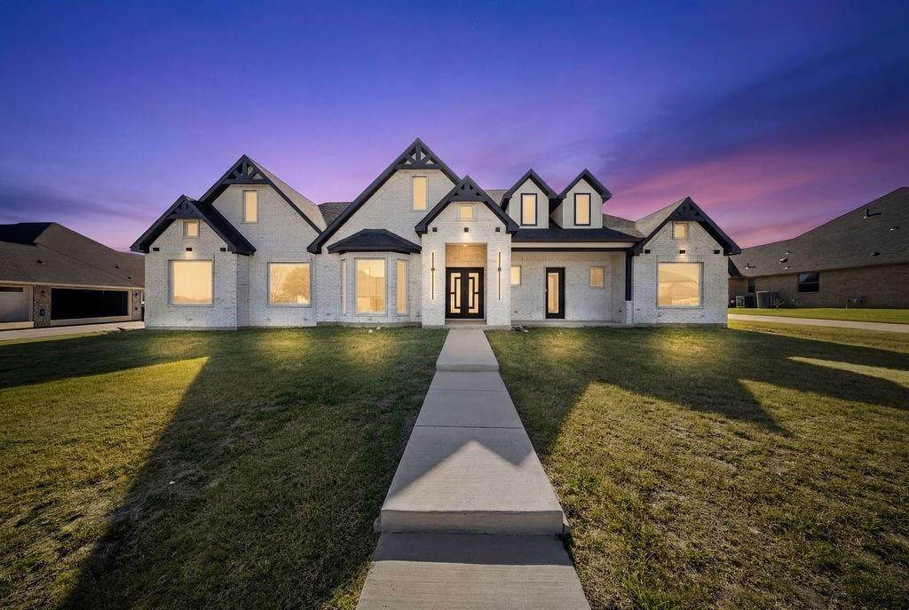 2903 Sunnyside Drive - Photo 1