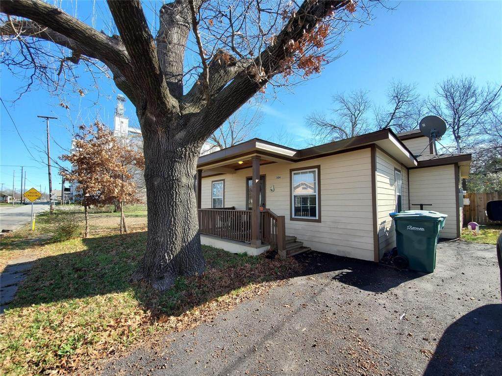 304 King Street - Photo 1