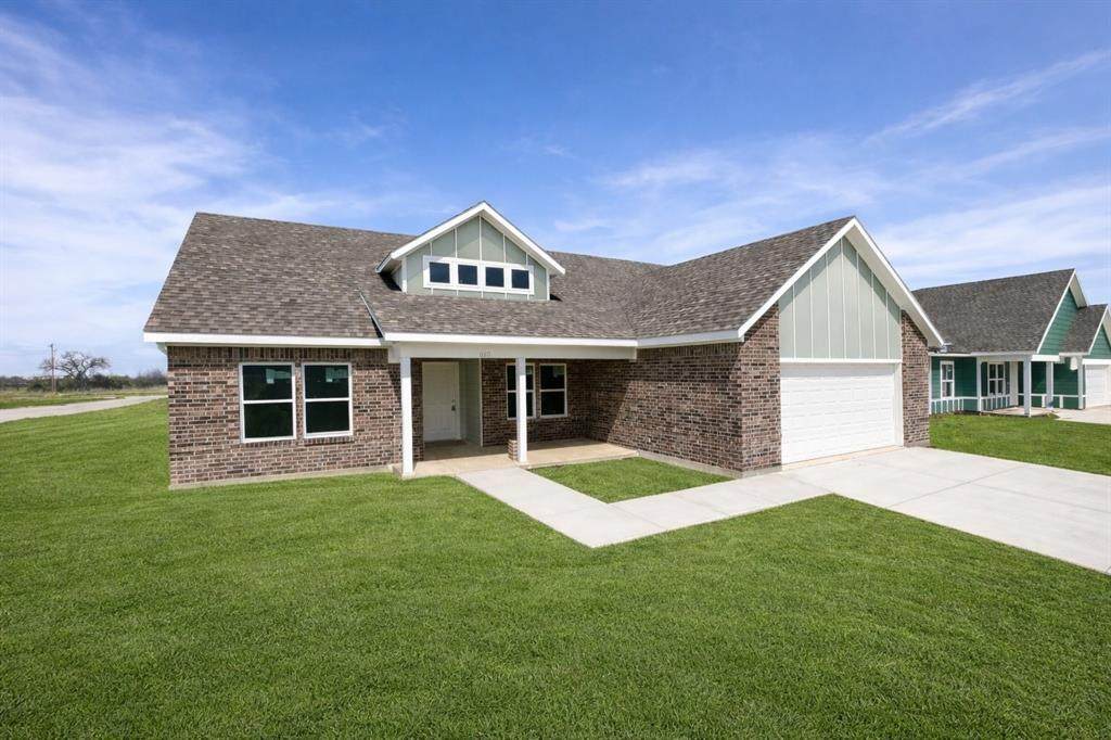 613 Crockett Drive - Photo 1