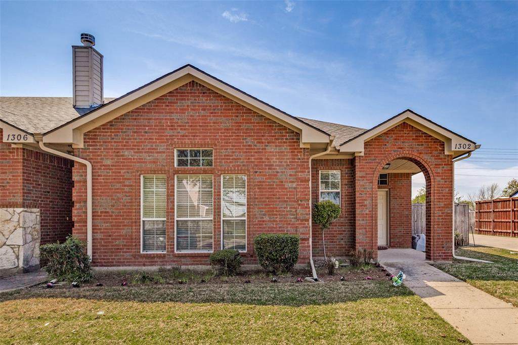 1302 Poinsettia Boulevard - Photo 1