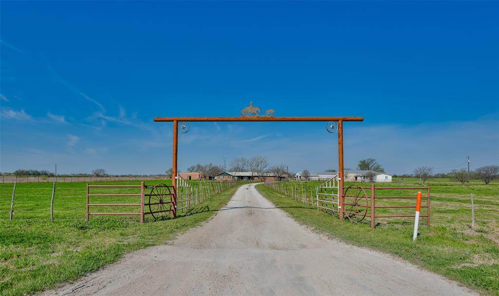 3511 Interstate 35 - Photo 1