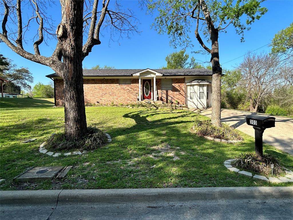 303 Caesar Street - Photo 1