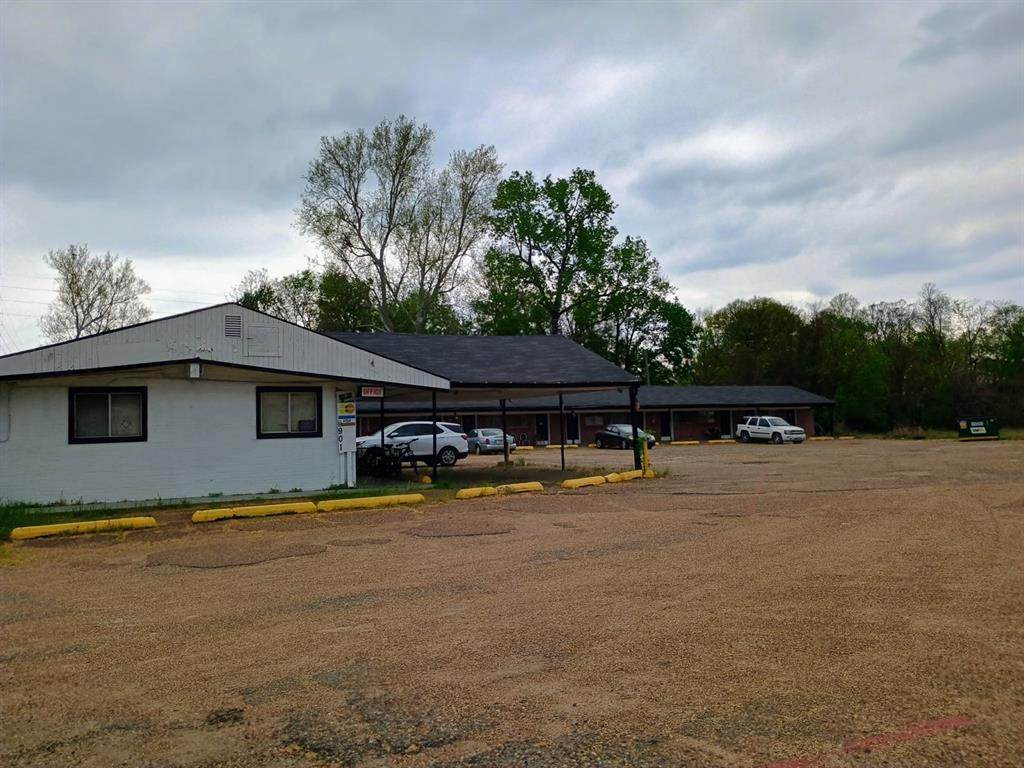 901 7th Street - Photo 1