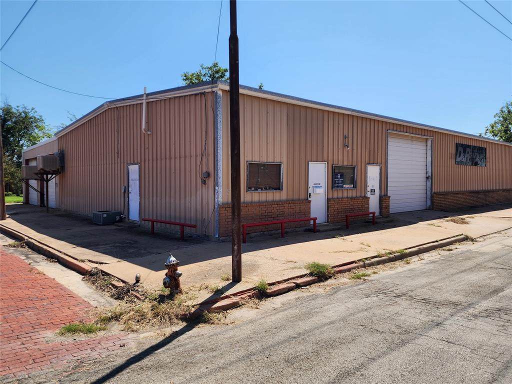 200 Pecan Street - Photo 1