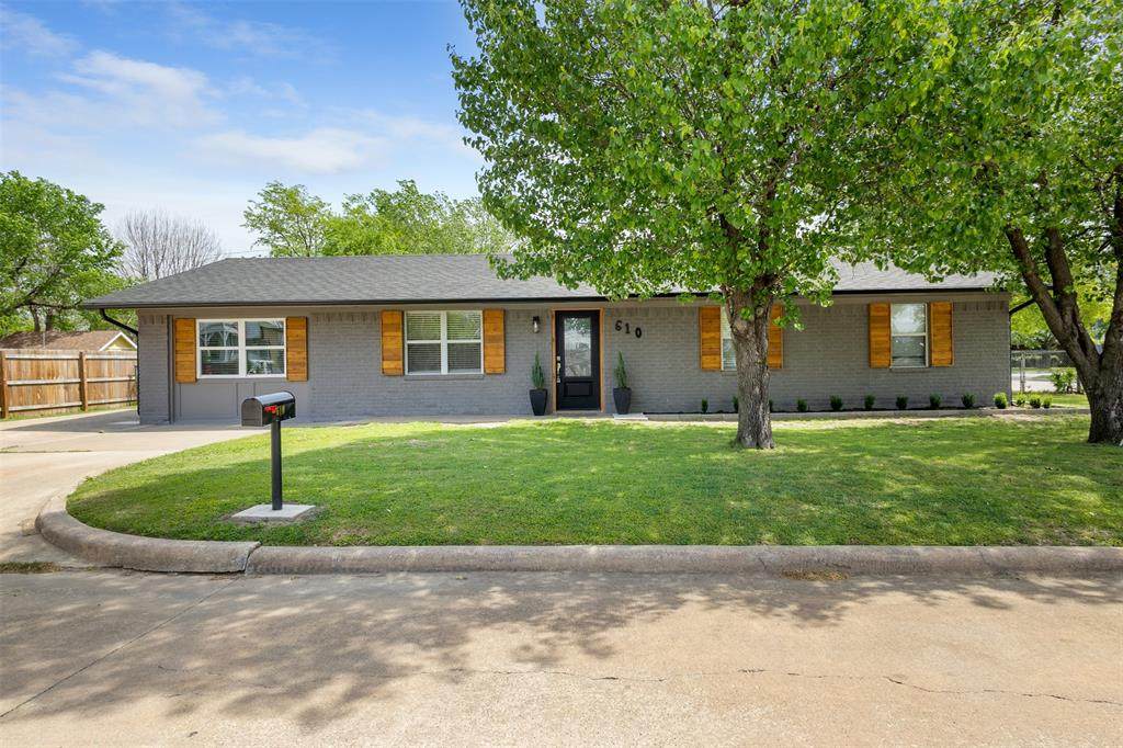 610 10th Street - Photo 1