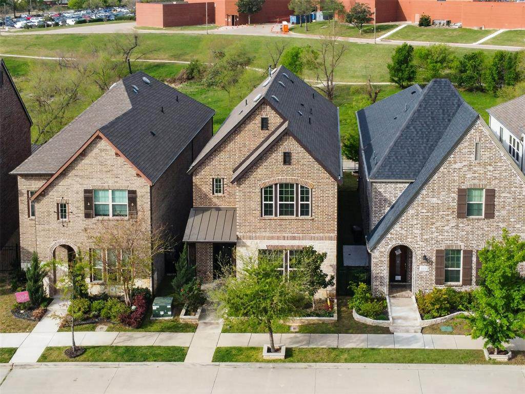 580 Courtyard Lane - Photo 1