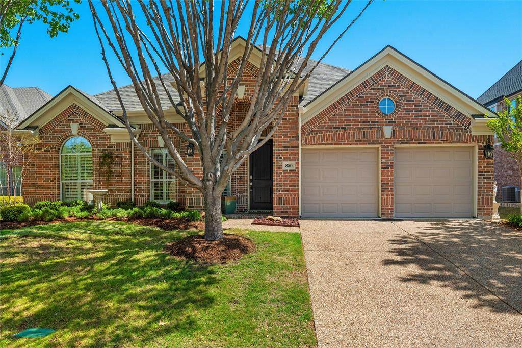 850 Woodview Drive - Photo 1